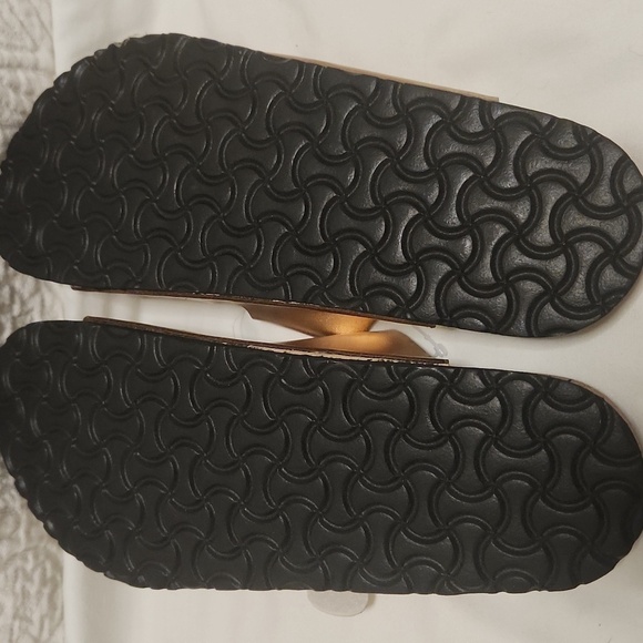 New! Seranoma slide sandals with cork bed. Perfect for beach home travel pool - Picture 3 of 5
